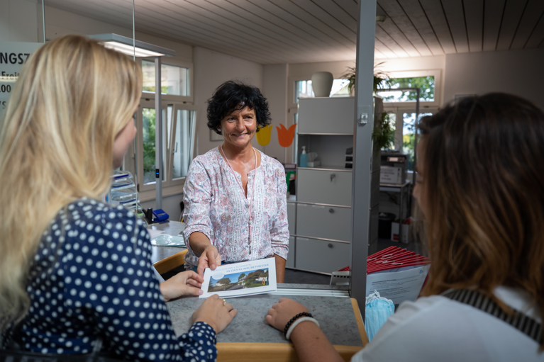 Rehaklinik-Tschugg-Empfang