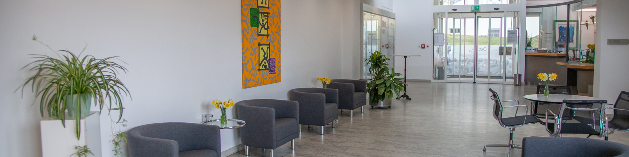 Lobby der Rehaklinik Tschugg